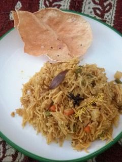 झण झणीत - मसालेभात (masale bhaat recipe in marathi) रेसिपी चे मुख्य फोटो