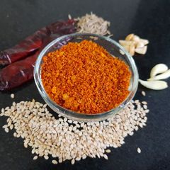 A picture of Dry garlic sesame chutney.