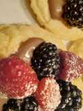 Blätterteig-Tartelettes mit Schokopudding und Beeren