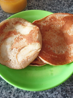 Una foto de Hotcakes de manzana con canela
