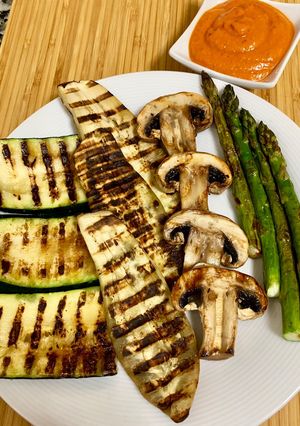 Foto principal de Verduras a la plancha con salsa de pimientos del piquillo