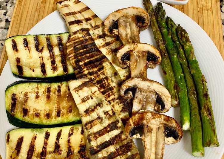 Verduras a la plancha con salsa de pimientos del piquillo