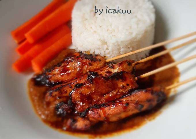 Bagaimana Menyiapkan Sate Ayam Khas Senayan, Enak