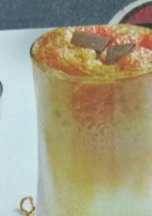 A picture of Ice cream float.