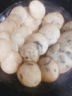 A picture of Chocochip cookies & zeera biscuits.