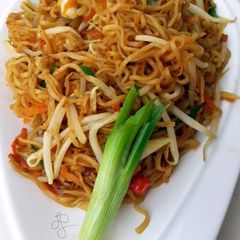 A picture of Stir Fry Vegan Ramen.