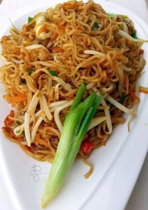 A picture of Stir Fry Vegan Ramen.