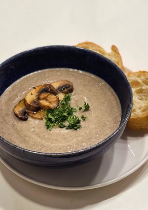 奶油蘑菇濃湯 Cream of Mushroom Soup 的食譜成品照片