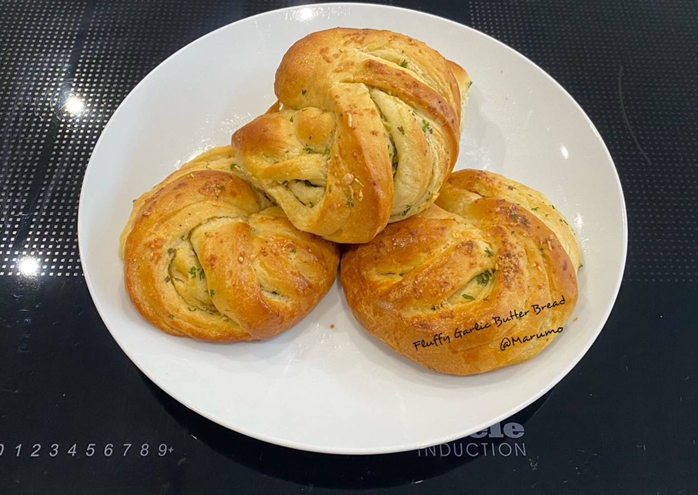 Fluffy Garlic Butter Bread