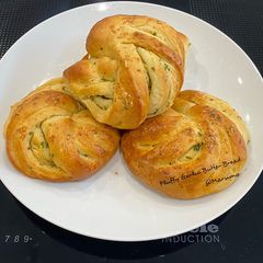 A picture of Fluffy Garlic Butter Bread.