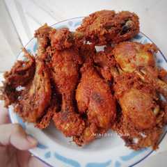 A picture of Ayam Goreng Kremesan.