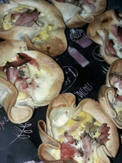Una foto de Canastas de Jamón y queso
