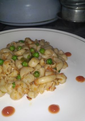 A picture of Macaroni with Peas.