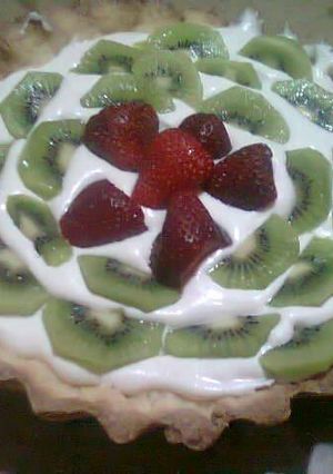 Una foto de Tarta de frutillas y kiwi