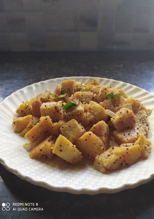 चटपटी फ्राइड इडली (chatpati fried idli recipe in Hindi) रेसिपी मुख्य फोटो