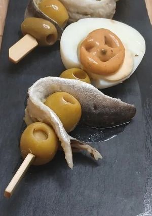 Una foto de Pintxo de Huevo con Boquerón