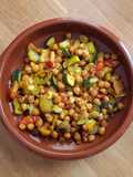 Ensalada templada de verduras con garbanzos