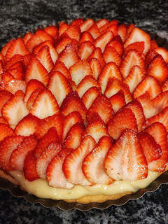 Una foto de Tarta de frutillas con crema pastelera 🍓🍓🍓