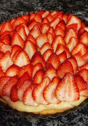 Una foto de Tarta de frutillas con crema pastelera 🍓🍓🍓
