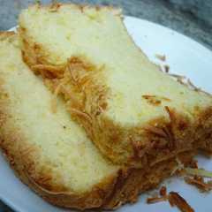 รูปของ Kue Bantal Keju / Loaf Cake Keju / Pillow Cheese Cake