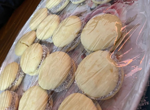 Una foto de Alfajores de maicena súper fáciles!