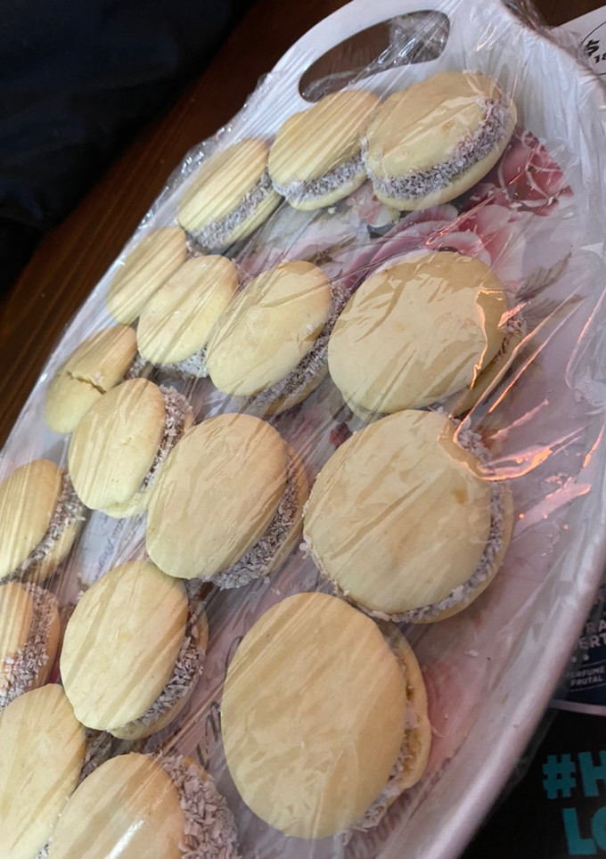Una foto de Alfajores de maicena súper fáciles!
