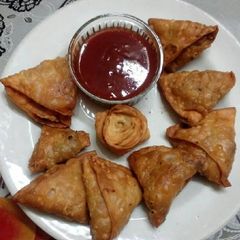 A picture of Pizza samosa.