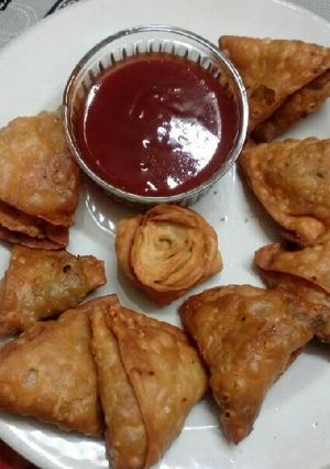 A picture of Pizza samosa.