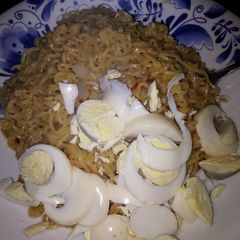 A picture of Noodles with boiled eggs.