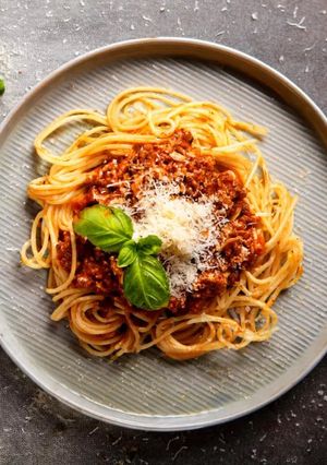A picture of Bolognese (simple).