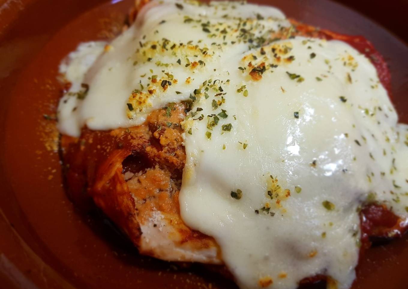 Pollo a la parmesana con gratinado de provolone