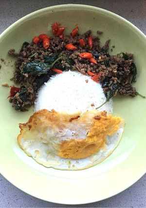 Foto resep Thai Spicy Stir Fry Minced Beef with Basil Leaves- Daging Cincang Pedas Daun Basil ala Thailand 🇹🇭