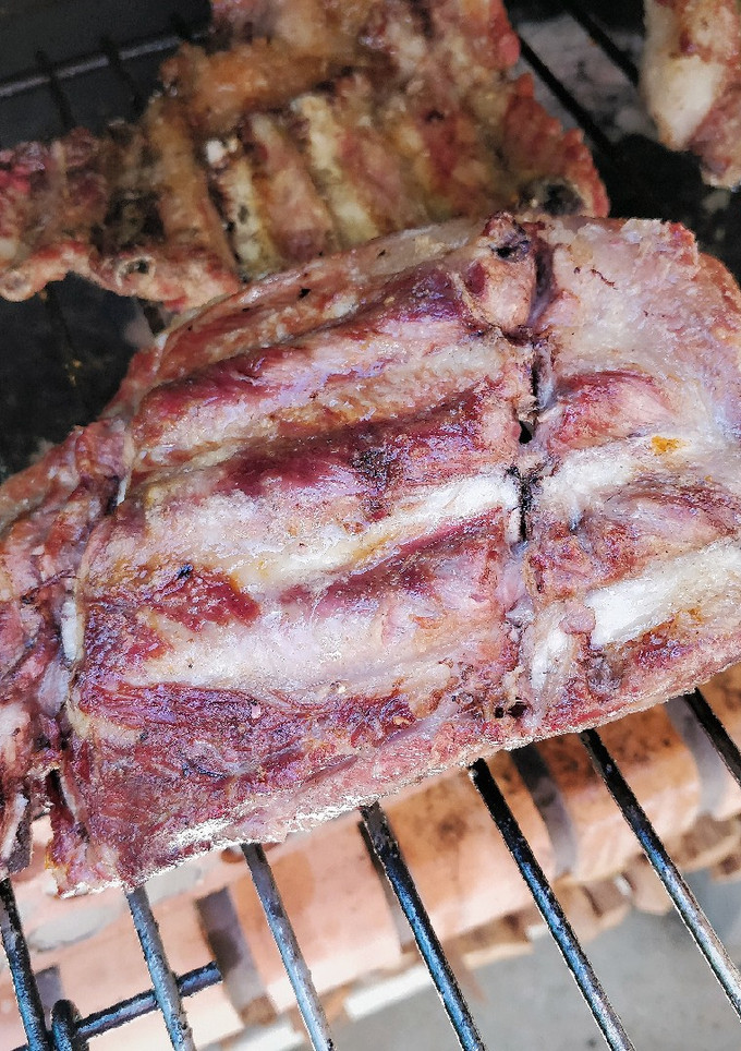 Una foto de Costillas de Iberico a la Brasa