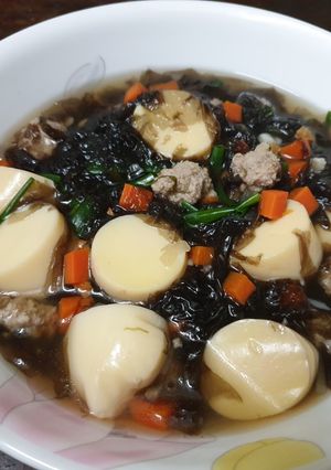 รูปของ #อาหารง้ายง่าย แกงจืดสาหร่าย เต้าหู้ หมูสับ