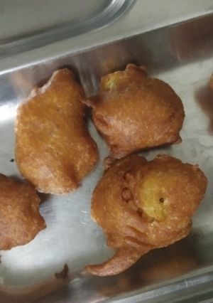 आलू के पकौड़े (aloo ke pakode recipe in Hindi) रेसिपी मुख्य फोटो