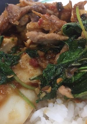 รูปของ ข้าวผัดกะเพราหมูไข่เค็ม