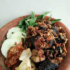 รูปของ Spesial belut (belut goreng bawang putih)🍛