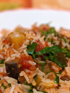 Una foto de Pisto con arroz basmati y atún
