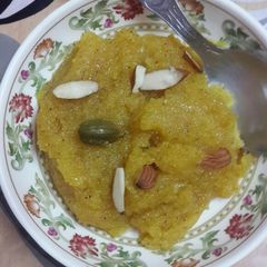 A picture of Sooji ka halwa.