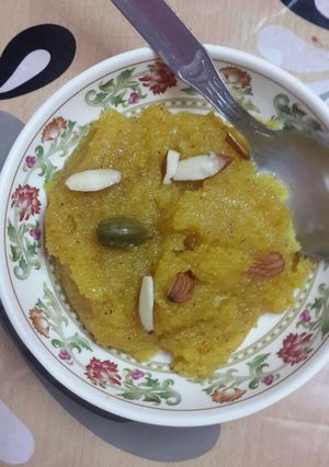A picture of Sooji ka halwa.