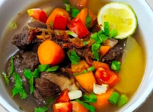 Foto resep Sop buntut sapi empuk berempah - Kuah Bening Segar Ala Restoran