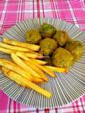 Albóndigas de berenjena y carne de cerdo en salsa