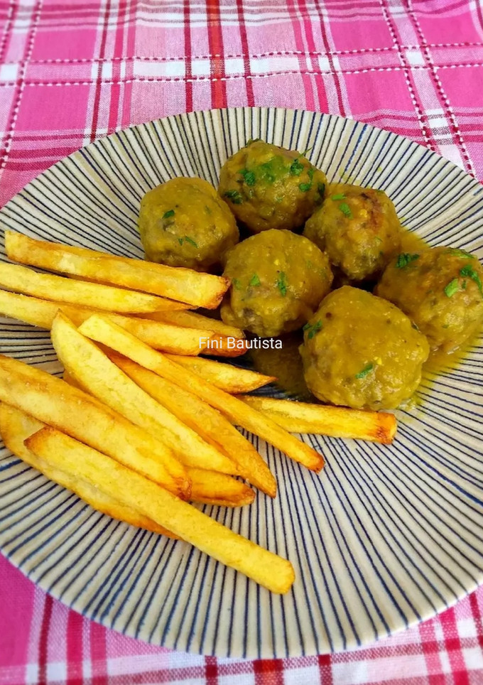 Una foto de Albóndigas de berenjena y carne de cerdo en salsa