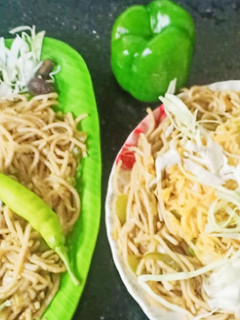 વેજ. હકકા નૂડલ્સ (Veg Hakka Noodles Recipe in Gujarati) રેસીપી મુખ્ય ફોટો