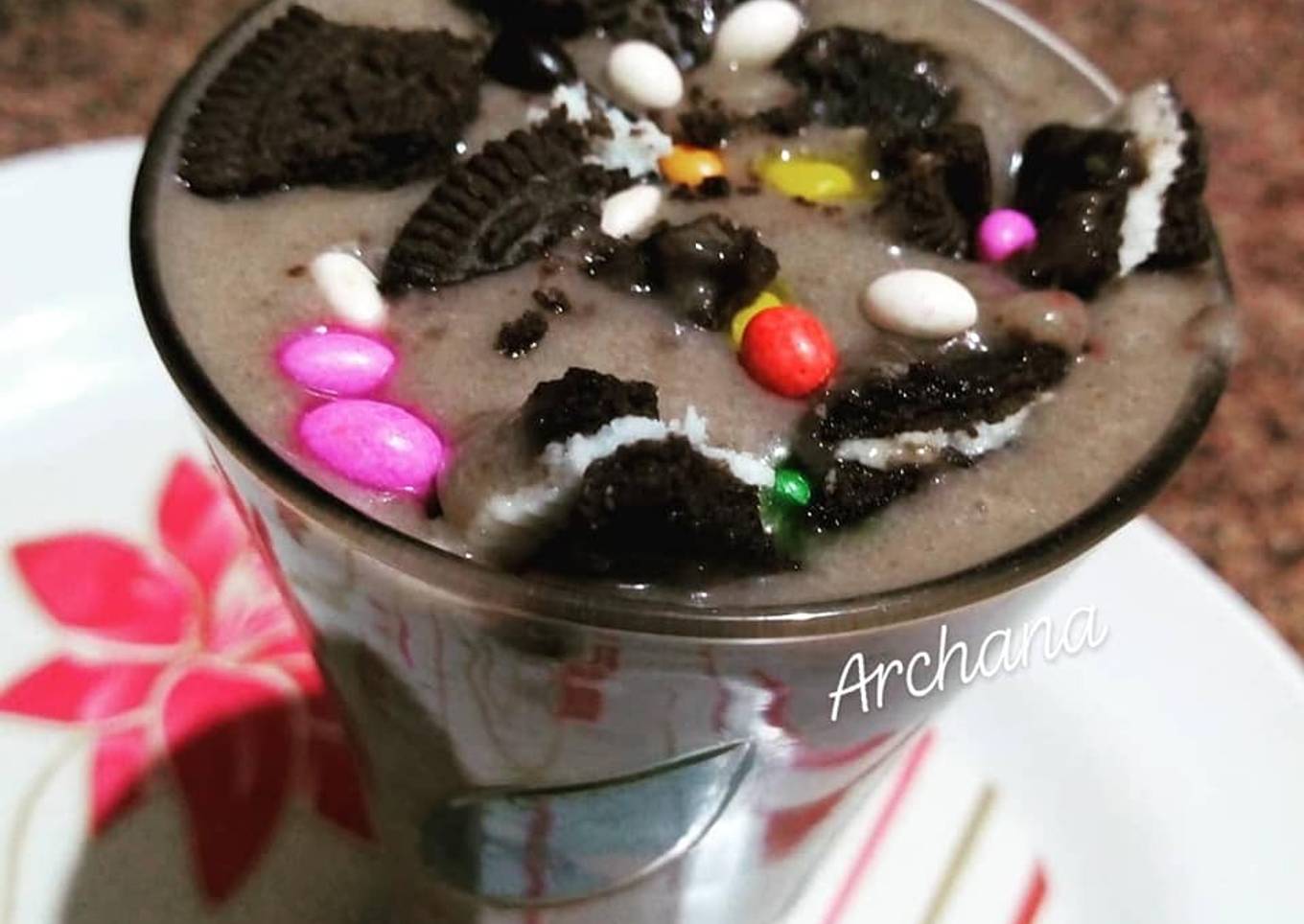 Banana oreo milkshake
