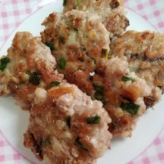 A picture of Chinese Water Chestnut Mushroom Pork Patties 煎肉餅.