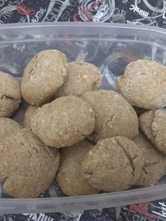 Una foto de Galletas dulces de avena y harina integral..