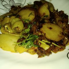 A picture of Aloo ki qatliyan.