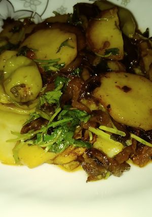 A picture of Aloo ki qatliyan.