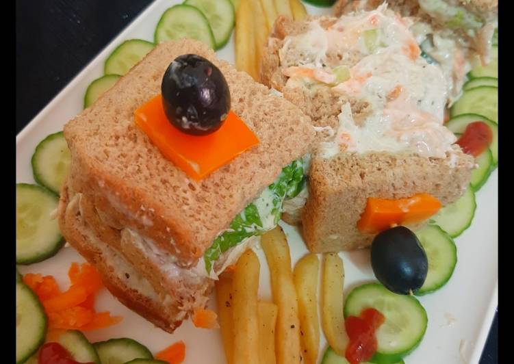 Chicken mayonnaise sandwiches 😋
